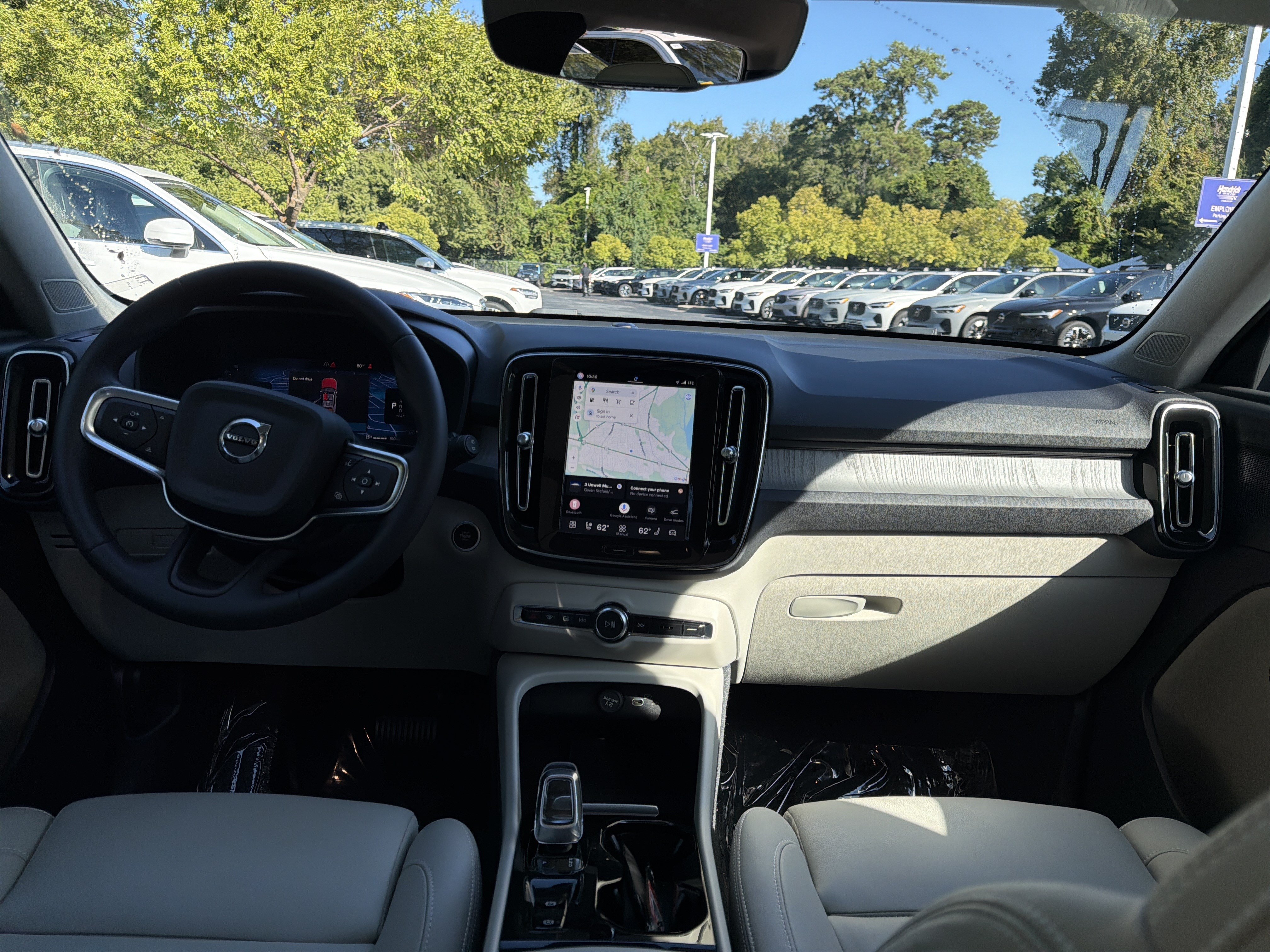 Certified 2024 Volvo XC40 B5 Plus w/ Protection Package Premier AWD/4WD image 30