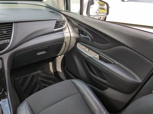 Used 2021 Buick Encore Preferred w/ Safety Package II image 18