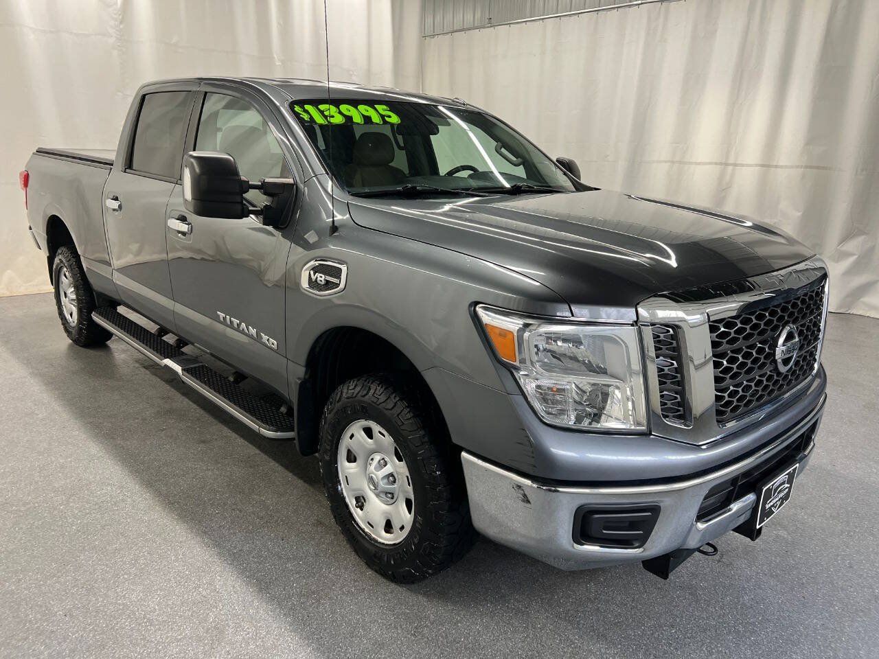 Used 2017 Nissan Titan SV AWD/4WD image 3