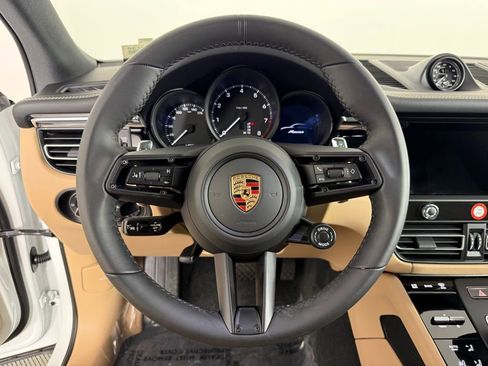 Certified 2026 Porsche Macan AWD/4WD image 27
