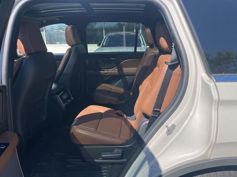 Certified 2022 Lincoln Aviator Reserve w/ Equipment Group 201A AWD/4WD image 11