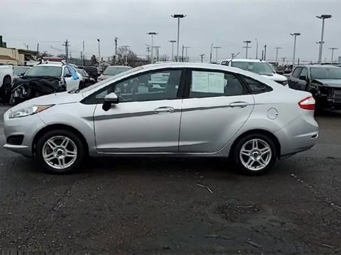 Used 2018 Ford Fiesta SE image 5