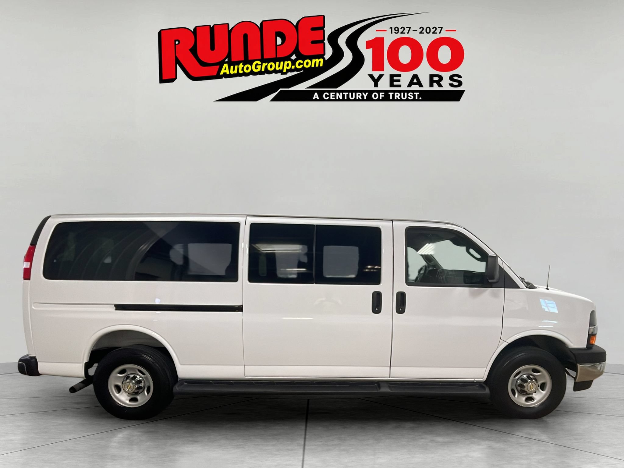 Used 2025 Chevrolet Express 3500 LT w/ LT Preferred Equipment Group RWD image 6