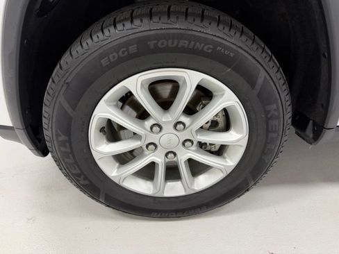 Used 2022 Jeep Grand Cherokee Laredo X AWD/4WD image 18
