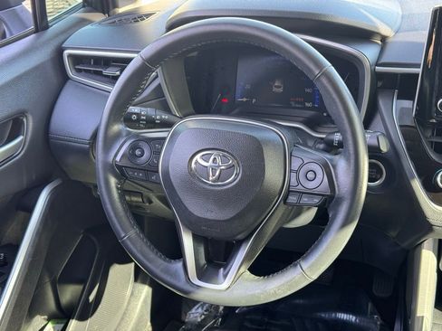 Certified 2022 Toyota Corolla Cross XLE image 18