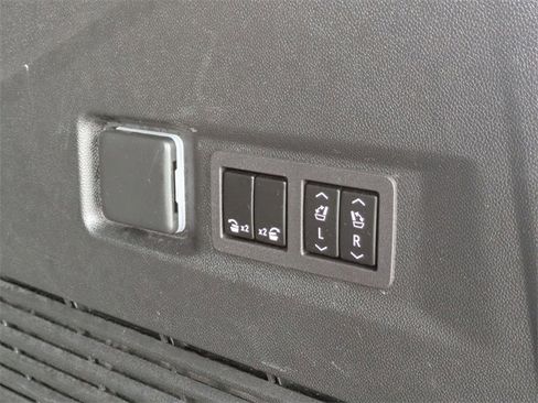 Used 2024 GMC Yukon AT4 image 36