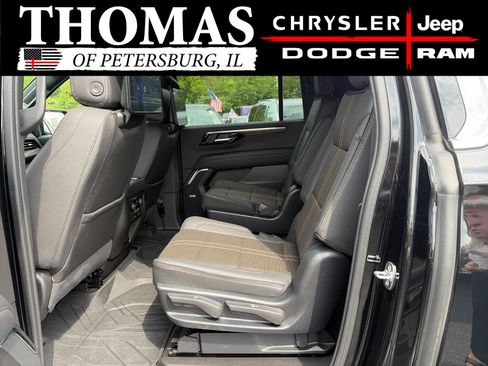 Used 2026 Chevrolet Suburban High Country AWD/4WD image 12