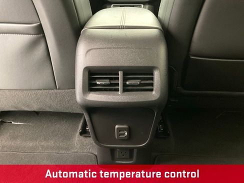 Used 2024 GMC Terrain SLT image 17