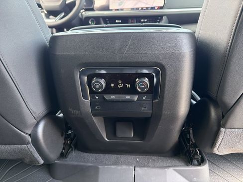 New 2026 Chevrolet Suburban LT w/ Comfort Package AWD/4WD image 29