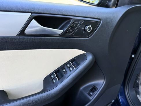 Used 2013 Volkswagen Jetta SE FWD image 19