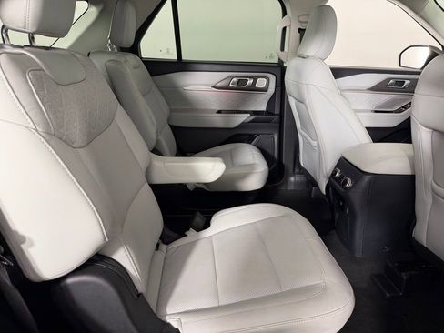 Used 2025 Ford Explorer Platinum w/ Ultimate Package image 31