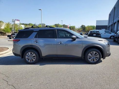 Certified 2023 Nissan Pathfinder SV image 3