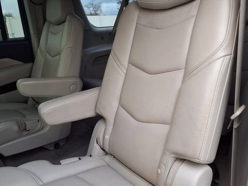 Used 2018 Cadillac Escalade ESV Premium Luxury AWD/4WD image 8