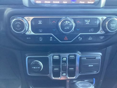 Used 2022 Jeep Wrangler Unlimited Sahara image 16