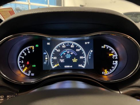 Used 2022 Jeep Grand Cherokee Laredo X image 12