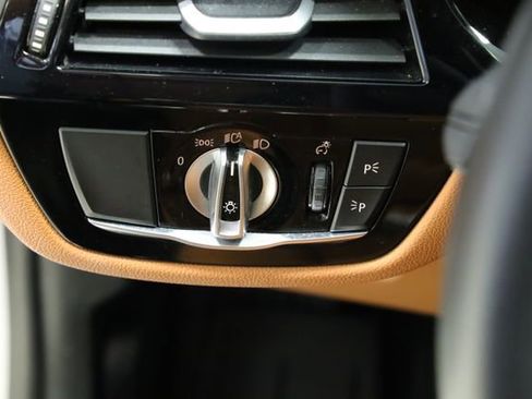 Used 2023 BMW 540i w/ Convenience Package image 29