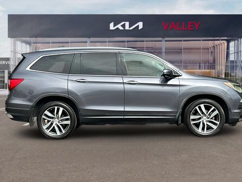 Used 2017 Honda Pilot Touring image 3