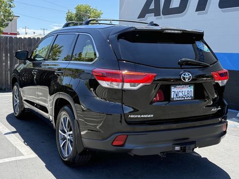 Used 2017 Toyota Highlander XLE AWD/4WD image 4