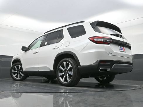 Used 2024 Honda Pilot Elite image 32