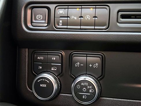 Used 2023 GMC Yukon XL SLT image 26