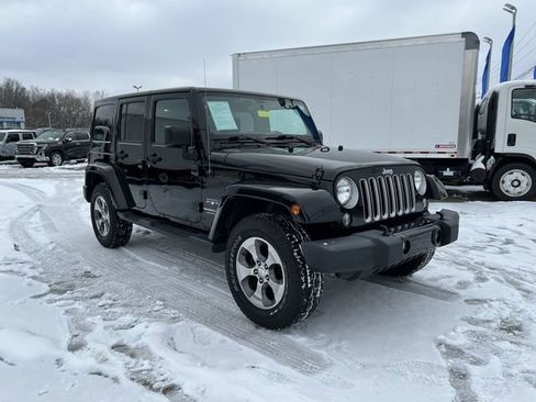 Used 2018 Jeep Wrangler Unlimited Sahara image 11