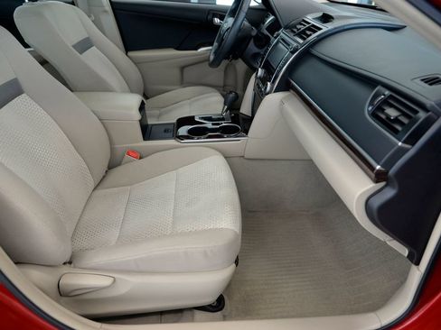 Used 2014 Toyota Camry XLE FWD image 31