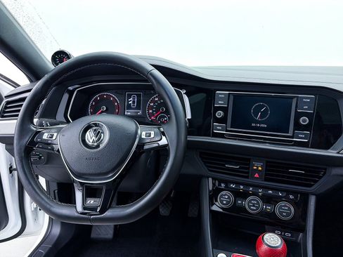 Used 2020 Volkswagen Jetta R-Line w/ R-Line Cold Weather Package image 5