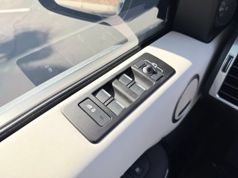 Used 2025 Land Rover Discovery S AWD/4WD image 13