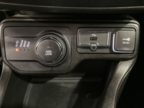 Used 2023 Jeep Renegade Latitude image 18