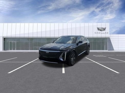 Certified 2024 Cadillac Lyriq Luxury w/ LPO, Floor Liner Package AWD/4WD image 6