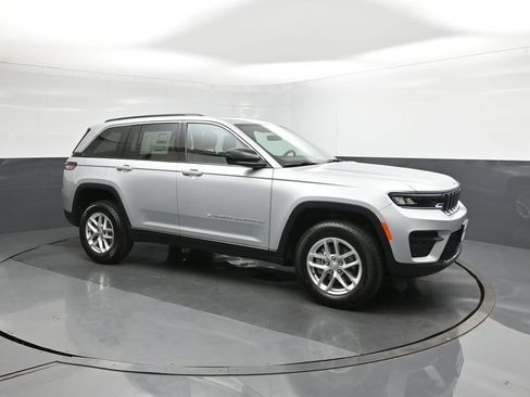 New 2025 Jeep Grand Cherokee Laredo image 17