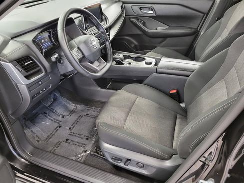 Used 2025 Nissan Rogue SV image 9