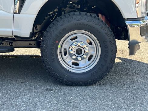 New 2026 Ford F250 XL w/ XL Off-Road Package image 7