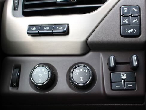 Used 2017 GMC Yukon Denali w/ Open Road Package image 24