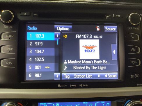 Used 2019 Toyota Highlander XLE image 25