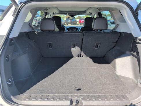 Used 2022 GMC Terrain SLT w/ LPO, Floor Liner Package image 29