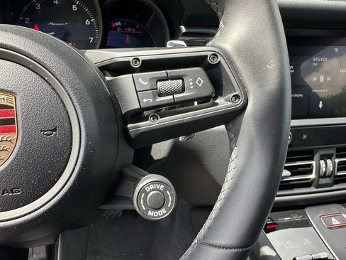 Certified 2026 Porsche Macan Turbo AWD/4WD image 17