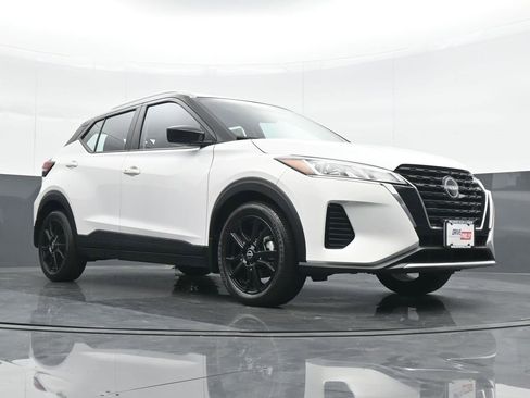 Used 2023 Nissan Kicks SV image 24