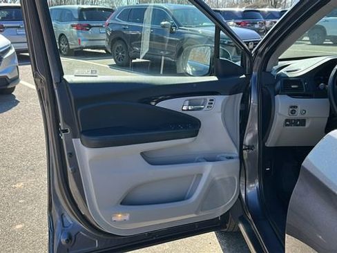 Used 2021 Honda Pilot Touring image 8