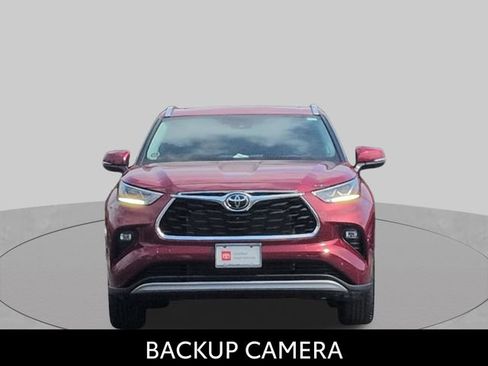 Certified 2026 Toyota Highlander Platinum AWD/4WD image 2