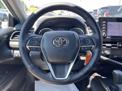 Used 2022 Toyota Camry LE FWD image 6