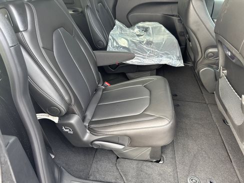 New 2026 Chrysler Pacifica Select image 15