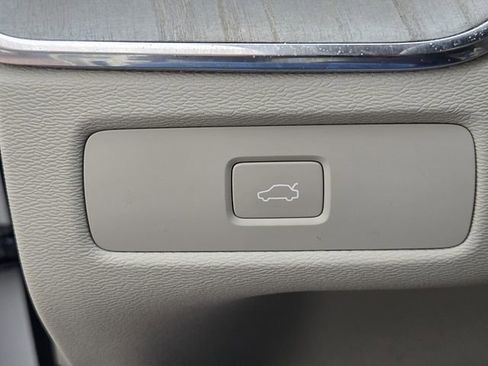 Used 2023 Volvo XC60 B5 Plus w/ Protection Package Premier image 29