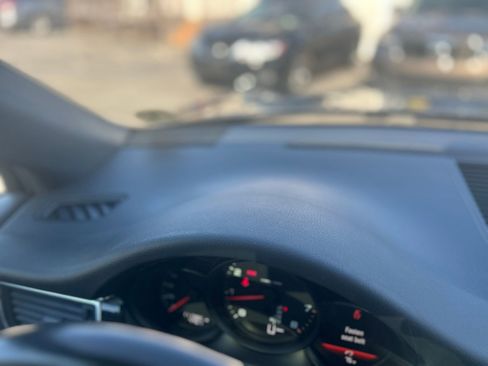 Used 2018 Porsche Macan Sport Edition image 36