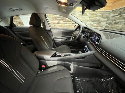 Used 2022 Hyundai Elantra SEL w/ Convenience Package image 14