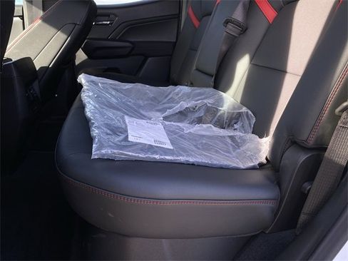 Used 2025 Chevrolet Colorado Z71 w/ Z71 Convenience Package 2 image 27