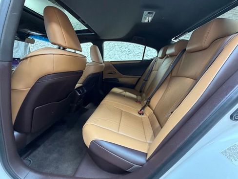 Used 2019 Lexus ES 300h FWD image 13