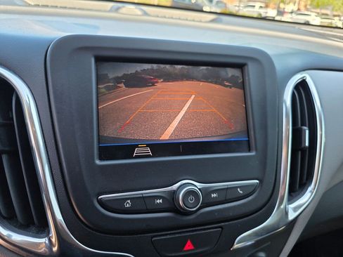 Used 2021 Chevrolet Equinox LS image 17