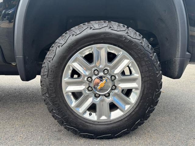 Used 2024 Chevrolet Silverado 3500 High Country w/ Technology Package AWD/4WD image 4