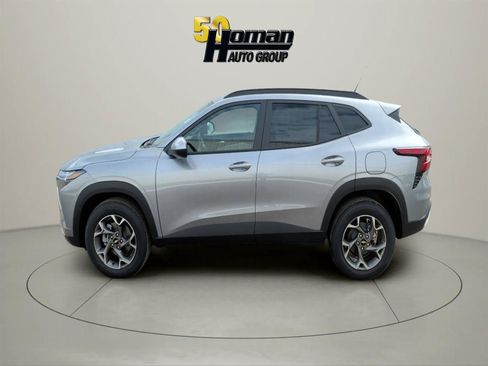 New 2026 Chevrolet Trax LT w/ Driver Confidence Package FWD image 2